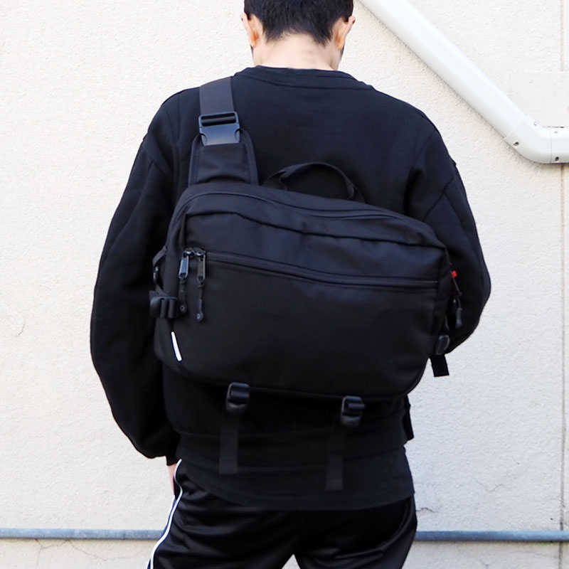 しっかりと物が入ってちょうど良いサイズのショルダーバッグ  