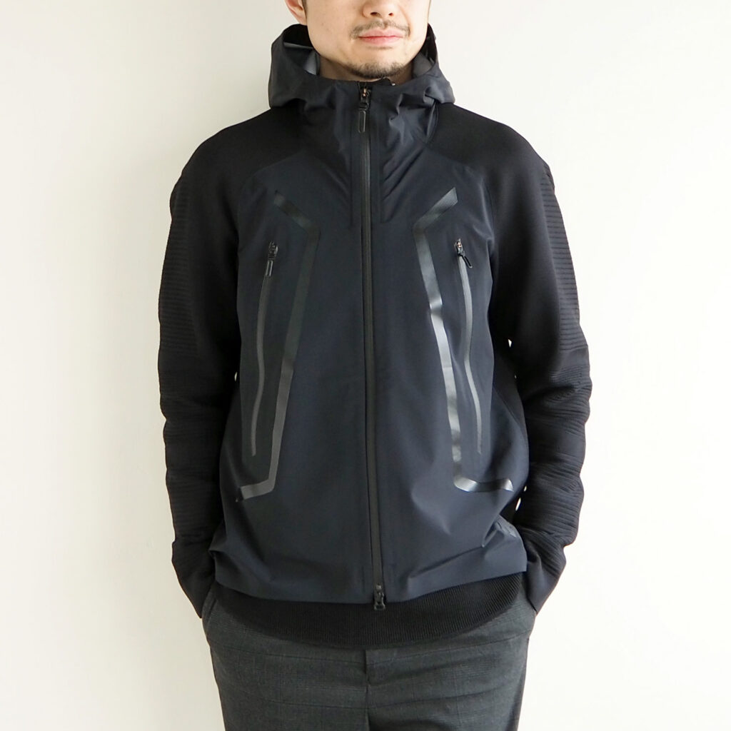 ニットとハードシェルのコンビネーションアウターが登場。-DESCENTE  