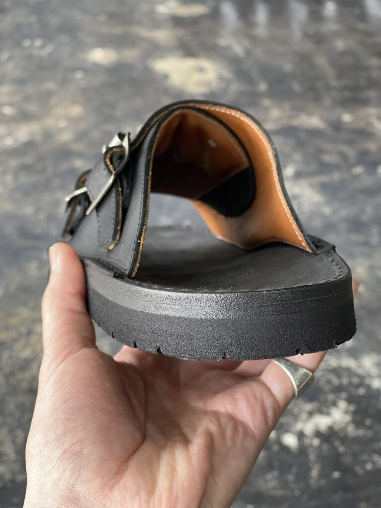 人気上昇中の注目モデル、DOUBLE MONK SANDAL ダブルモンクサンダル 