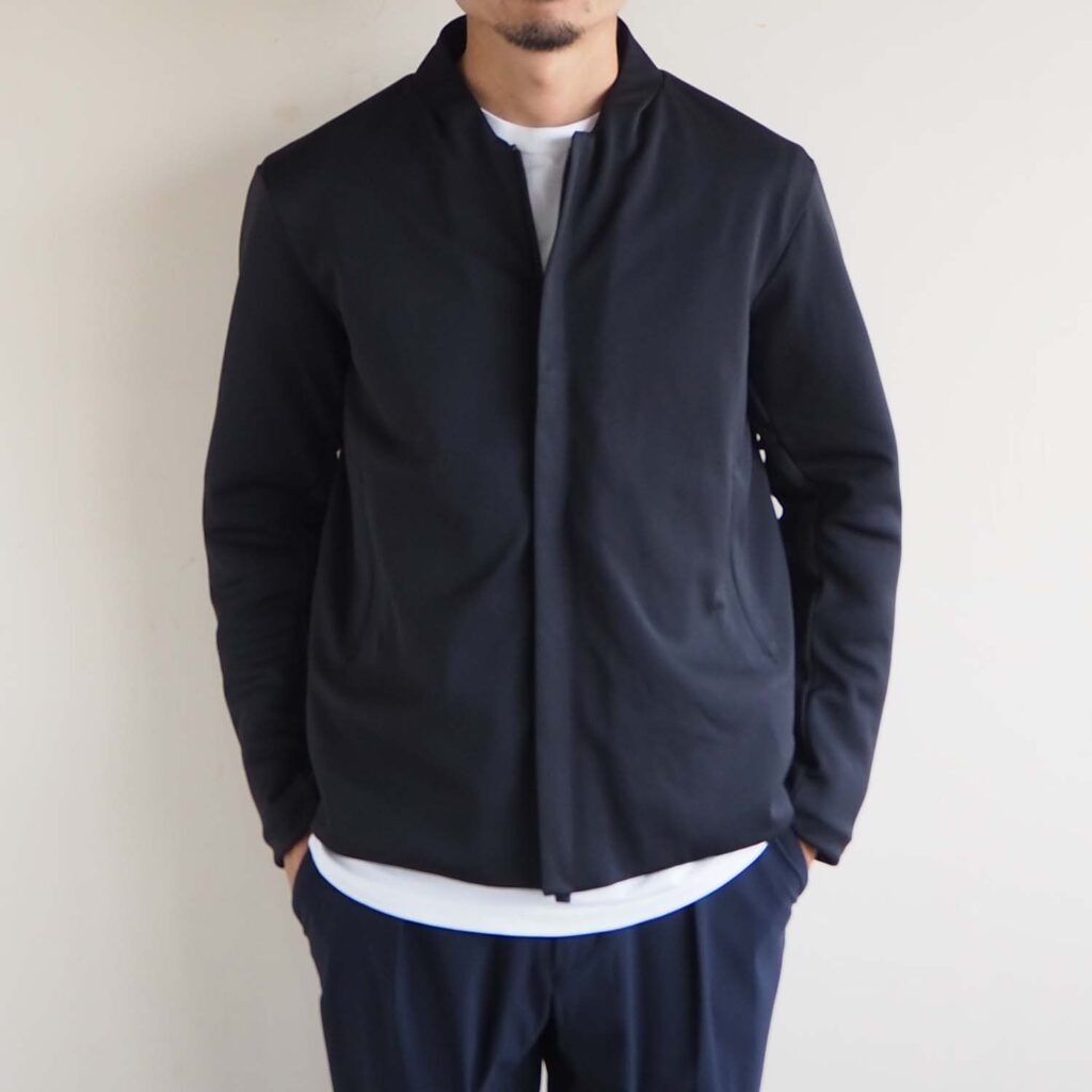 DESCENTE ALLTERRAIN のライトアウター、「COLLARLESS STRETCH BLOUSON 